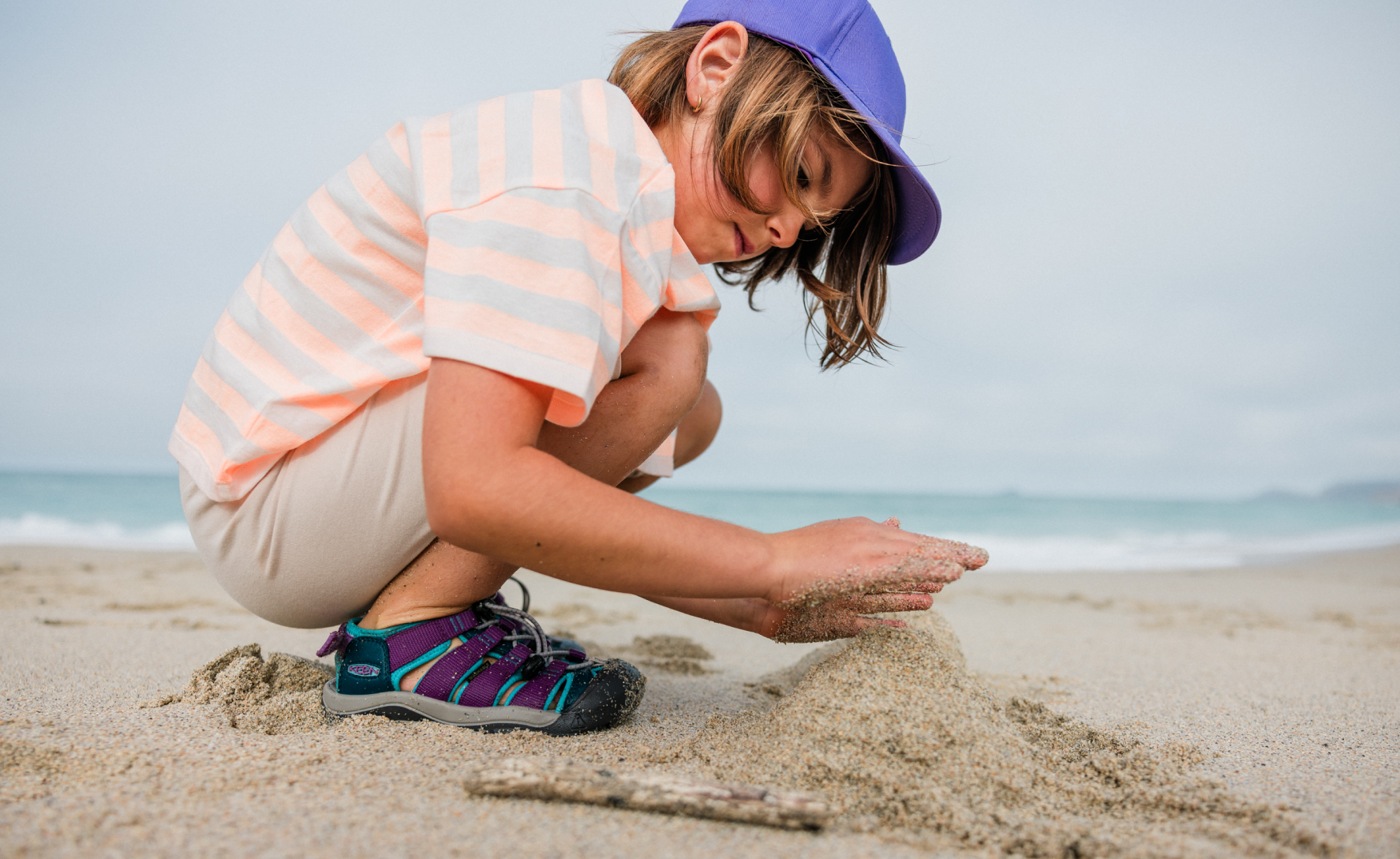 Little Kids' Newport Boundless Sandal | Black/Precious Blue - Image 7